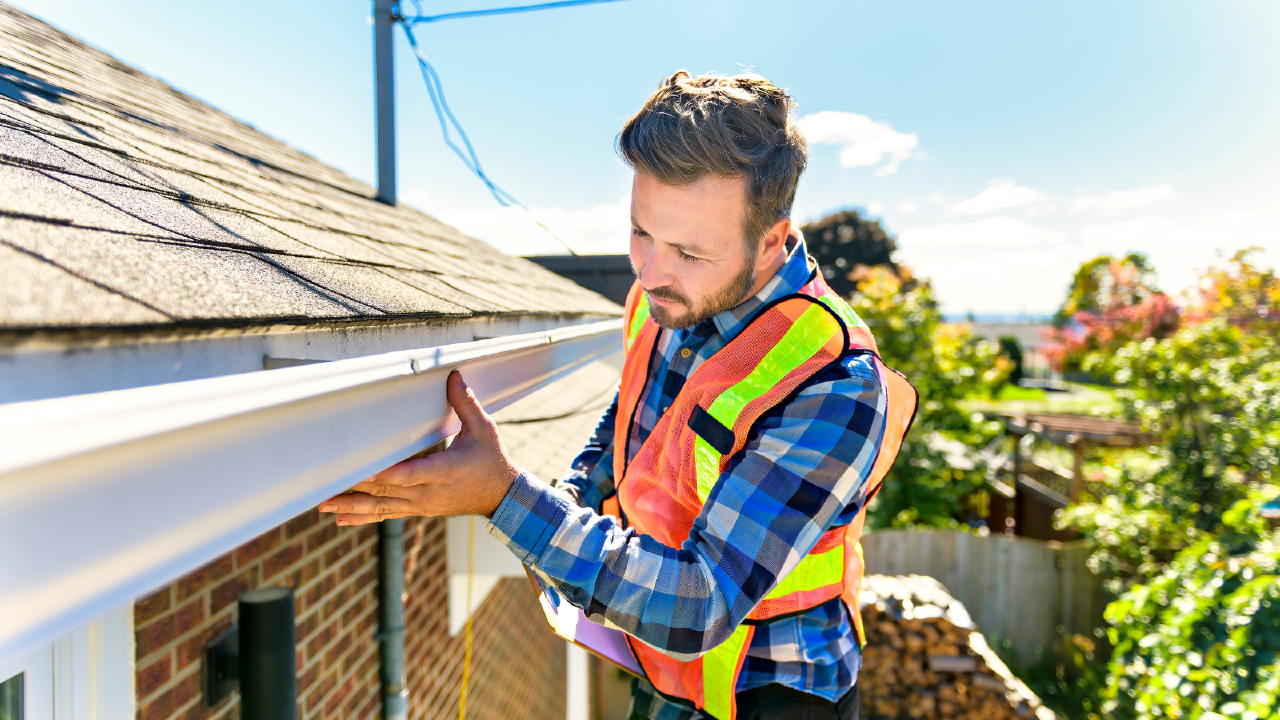How Insurance Companies Evaluate Storm Damage to Roofs